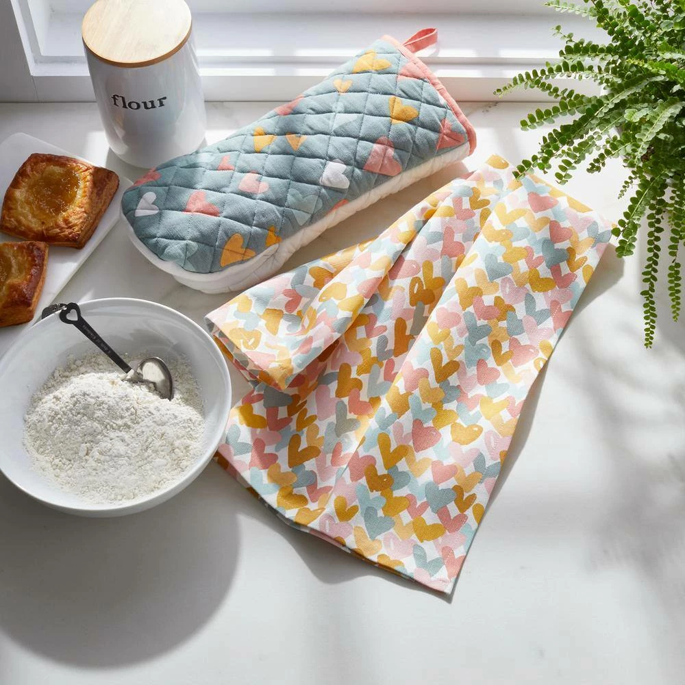 Company Cotton Novelty Hearts Reds/Pinks Geometric Cotton Tea Towel by The Company Store 6 Company Cotton Novelty Hearts Reds/Pinks Geometric Cotton Tea Towel by The Company Store - Image 4