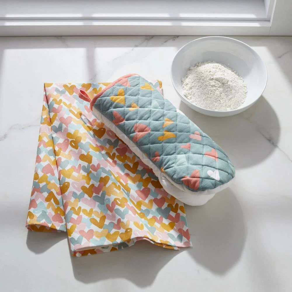 Company Cotton Novelty Hearts Reds/Pinks Geometric Cotton Tea Towel by The Company Store 4 Company Cotton Novelty Hearts Reds/Pinks Geometric Cotton Tea Towel by The Company Store - Image 2