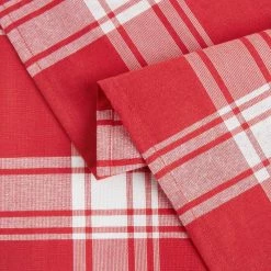 Buffalo Check 84 in. W x 60 in. L Red-White Checkered Cotton Blend Tablecloth by TOWN & COUNTRY LIVING 8 Buffalo Check 84 in. W x 60 in. L Red-White Checkered Cotton Blend Tablecloth by TOWN & COUNTRY LIVING -Table Linens Shop reds pinks town country living tablecloths tc012692tdeca1 600 4f 1000
